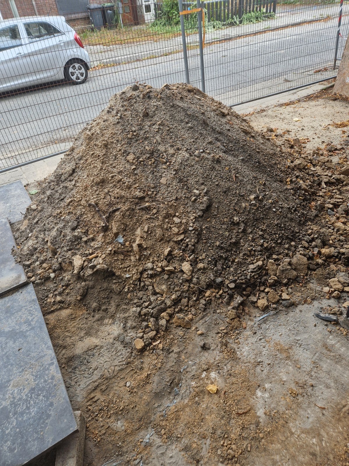 Grond en kleigrond gratis af te halen, Ophalen, Zo goed als nieuw