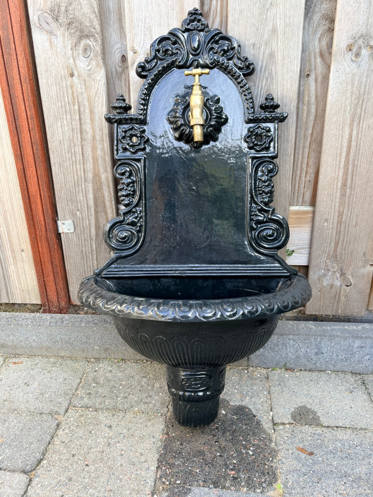 KS want/muurfontein met koperen kraan, Ophalen, Gebruikt, Gietijzer, Overige typen