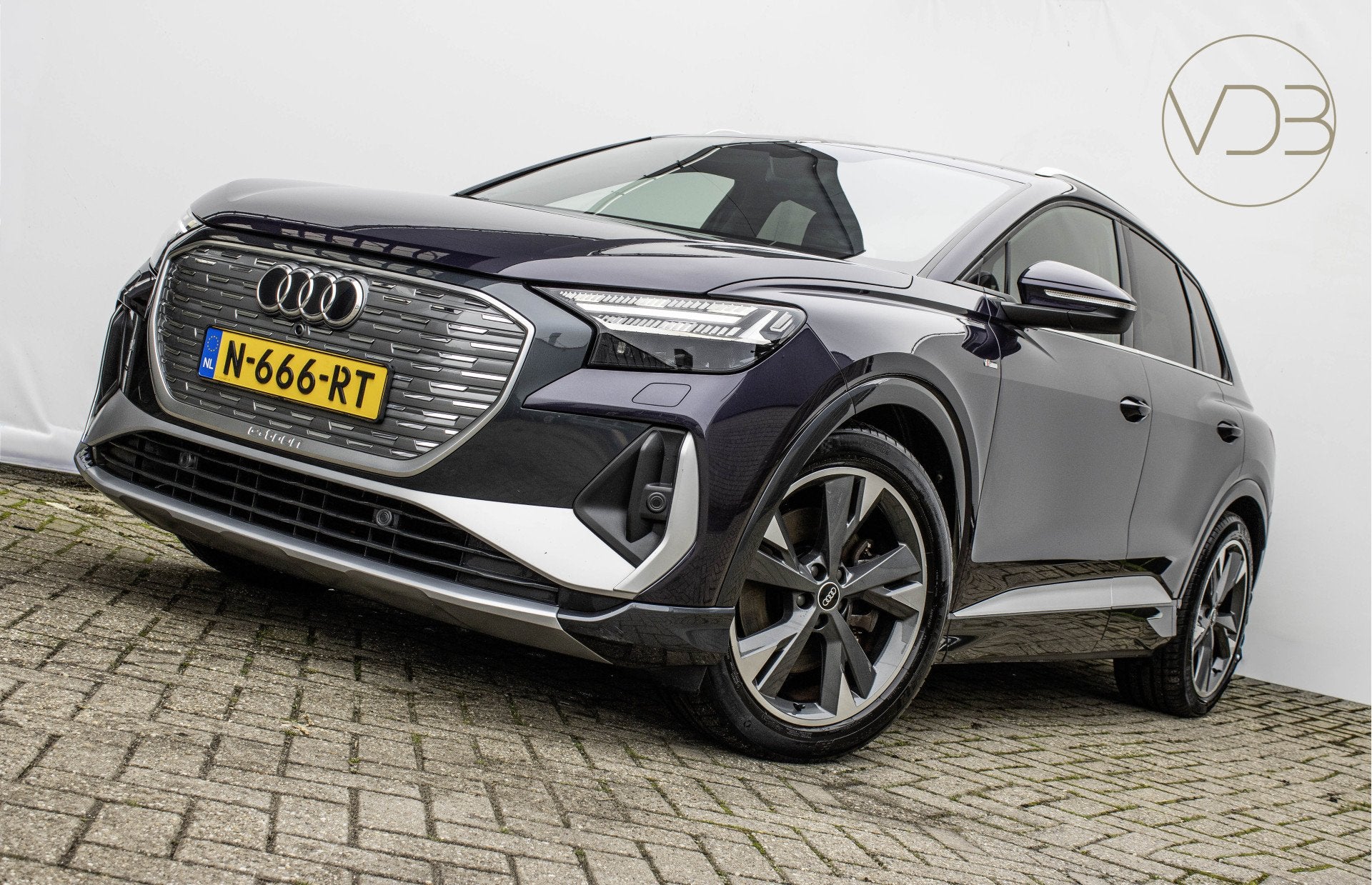 Audi Q4 e-tron 40 SOH 92% S-Line Launch edition Advanced 77, Auto's, Gebruikt, Zwart, Overige kleuren, Verwarmde buitenspiegels