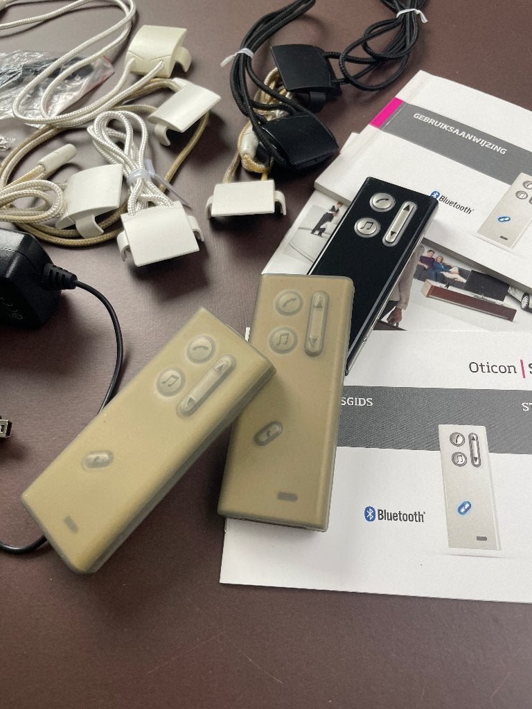 3x Oticon Streamer 1.4 &veel accessoires voor hoortoestellen, Diversen, Verpleegmiddelen, Ophalen of Verzenden, Gebruikt