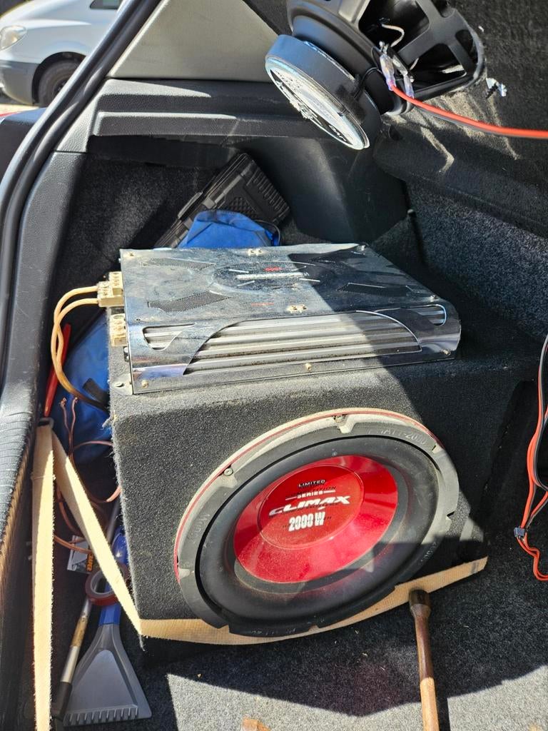 Subwoofer 2000W met 1200W versterker, Ophalen of Verzenden, Gebruikt