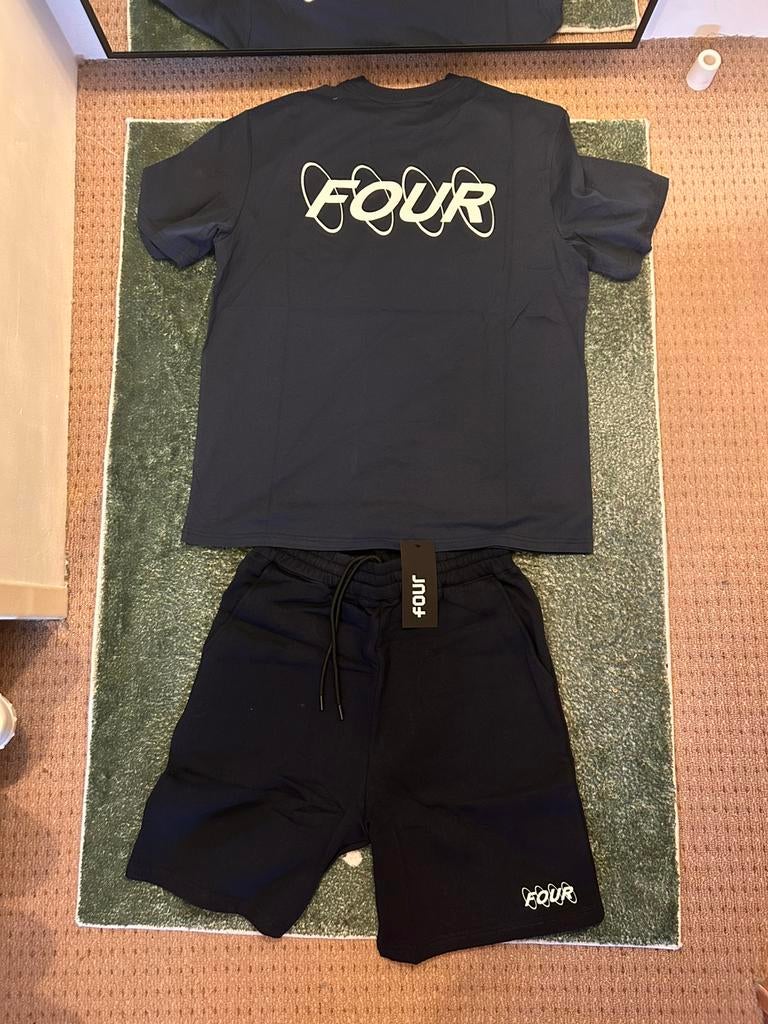 Four Amsterdam Set Zwart (Shirt + Korte Broek) Nieuw, Ophalen of Verzenden, Nieuw