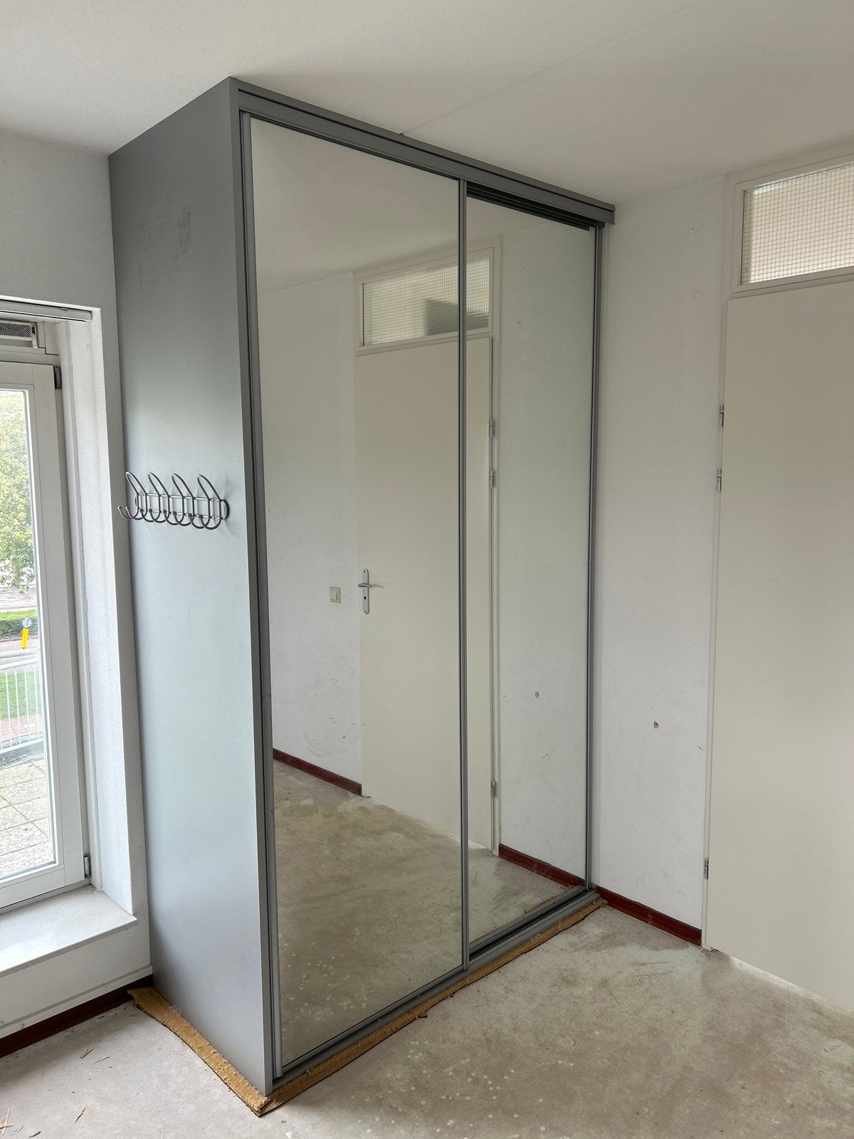 MOET SNEL WEG Grote kledingkast met spiegel schuifdeuren, Huis en Inrichting, Ophalen, Gebruikt, 100 tot 150 cm, 200 cm of meer