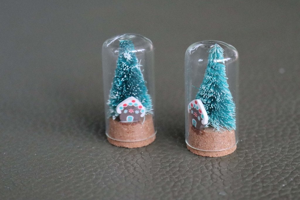 2 glazen stolpjes met kersttafereeltje., Ophalen of Verzenden, Nieuw, Gebruiksvoorwerp