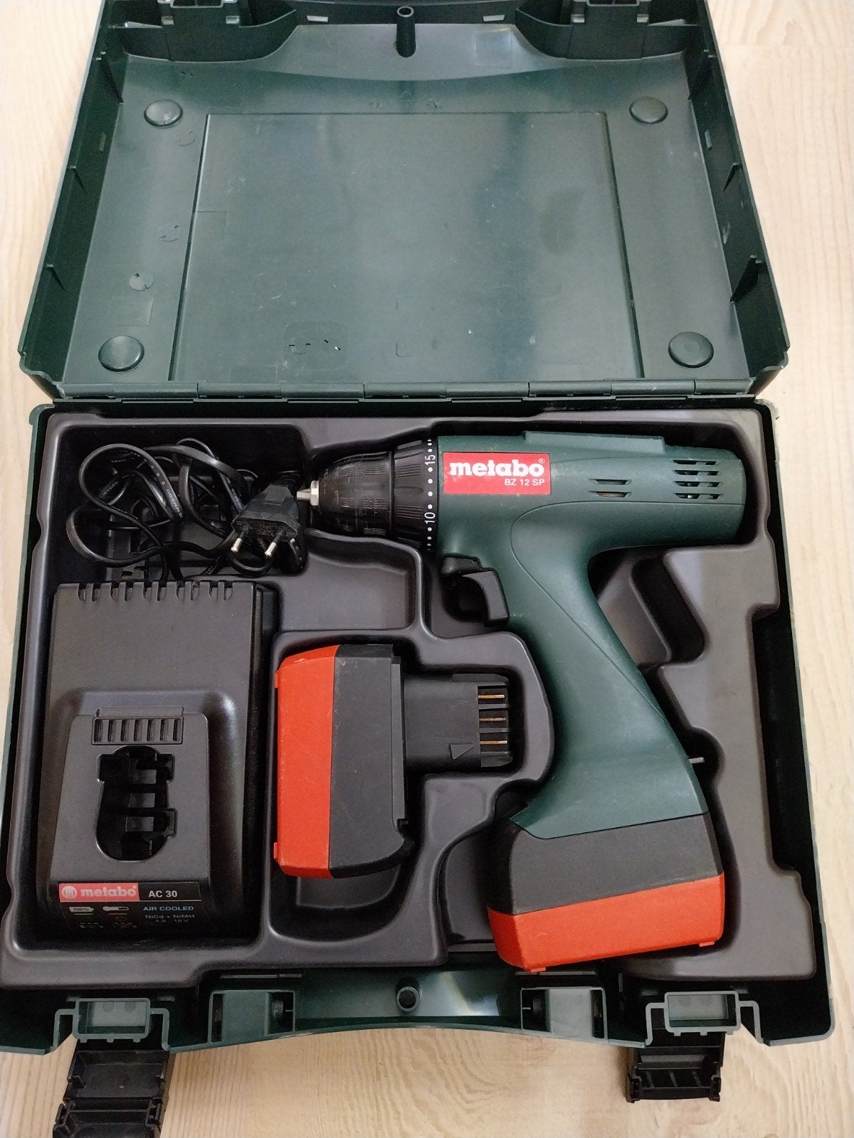 Metabo BZ 12 SP Accuboormachine met lader en koffer, Gebruikt, Variabele snelheid, Ophalen of Verzenden, Boor- en Schroefmachine