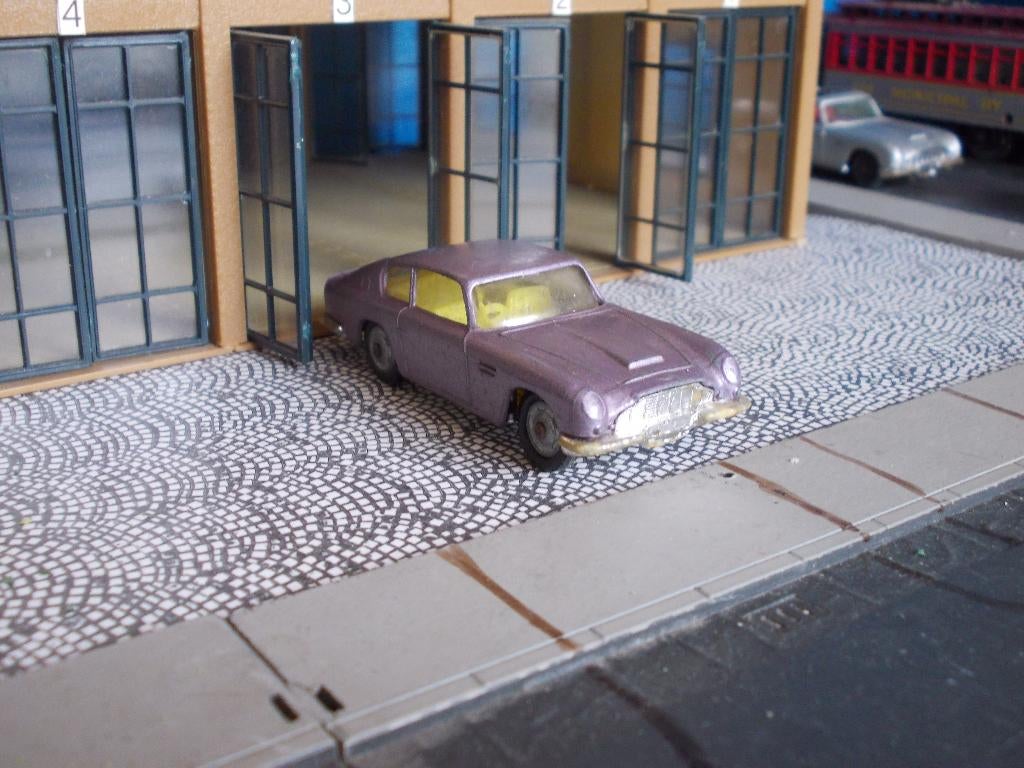 Aston Martin DB6 - Husky met.-lila met heldere ruiten, Ophalen of Verzenden, Gebruikt, Auto