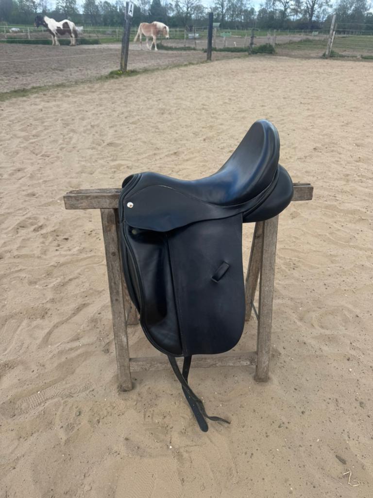Dressuurzadel ESTA 17.5/m, Ophalen of Verzenden, Zo goed als nieuw, Dressuur