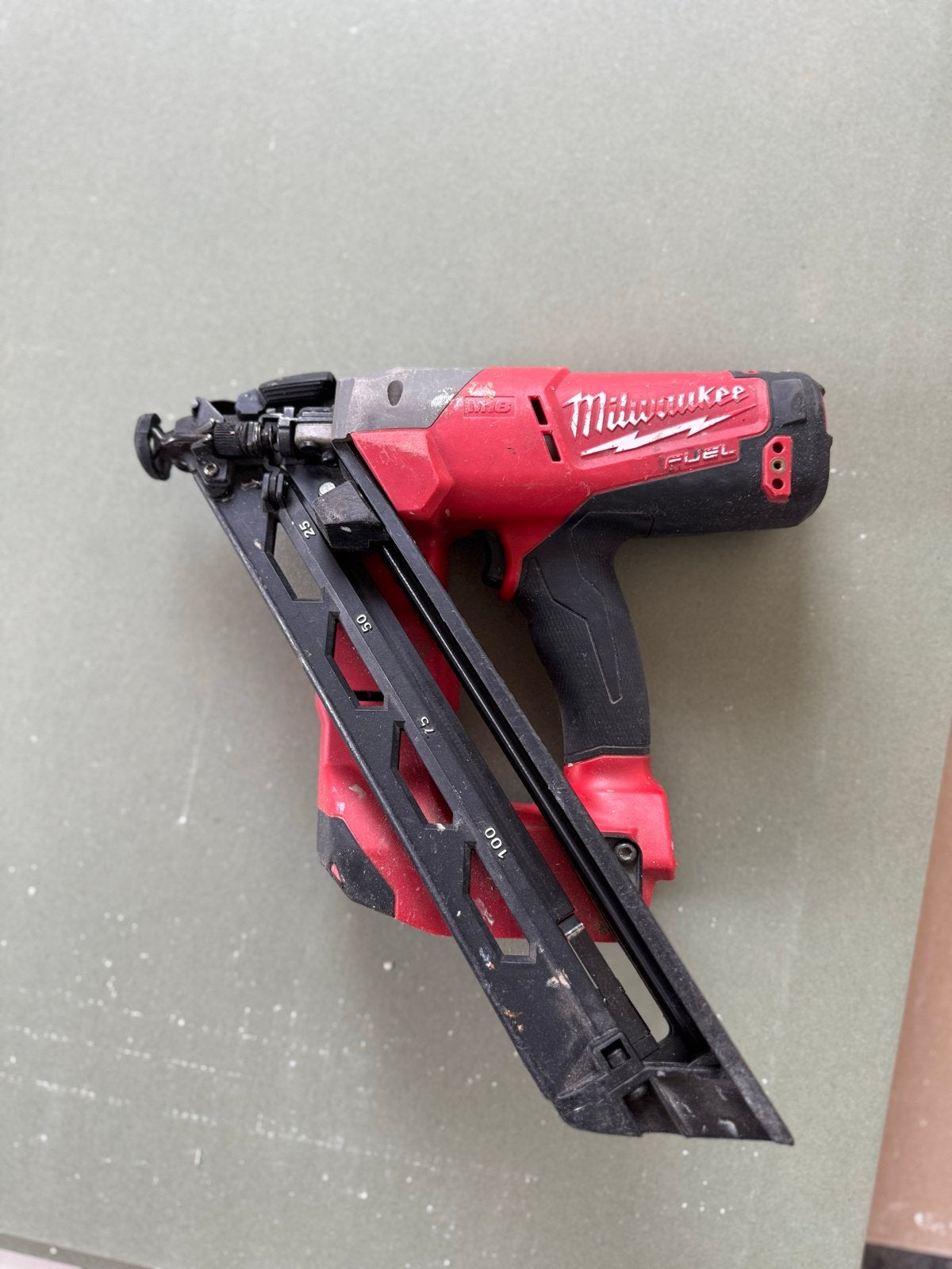 Milwaukee M18 CN15GA Tacker - geen druk, Doe-het-zelf en Verbouw, Ophalen, Gebruikt, Tacker/nietmachine, Milwaukee