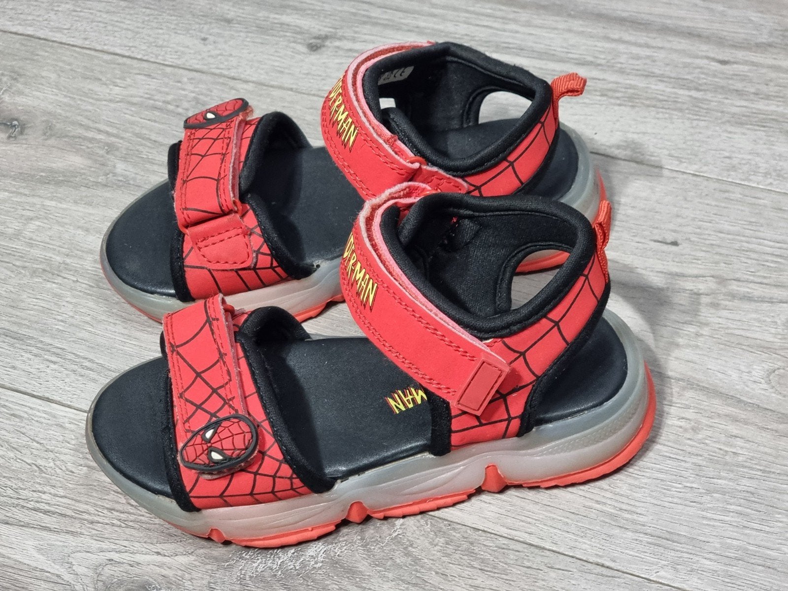 Rood sandalen Spiderman met led, maat 28 (PC6), Ophalen of Verzenden, Zo goed als nieuw, Jongetje, Schoentjes
