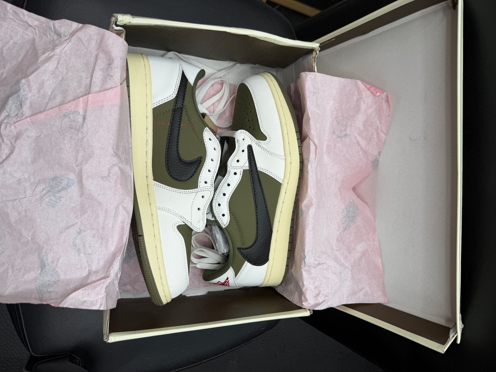 Nike Air Jordan 1 Low OG SP Travis Scott Olive, Overige kleuren, Nieuw, Ophalen of Verzenden, Sneakers of Gympen