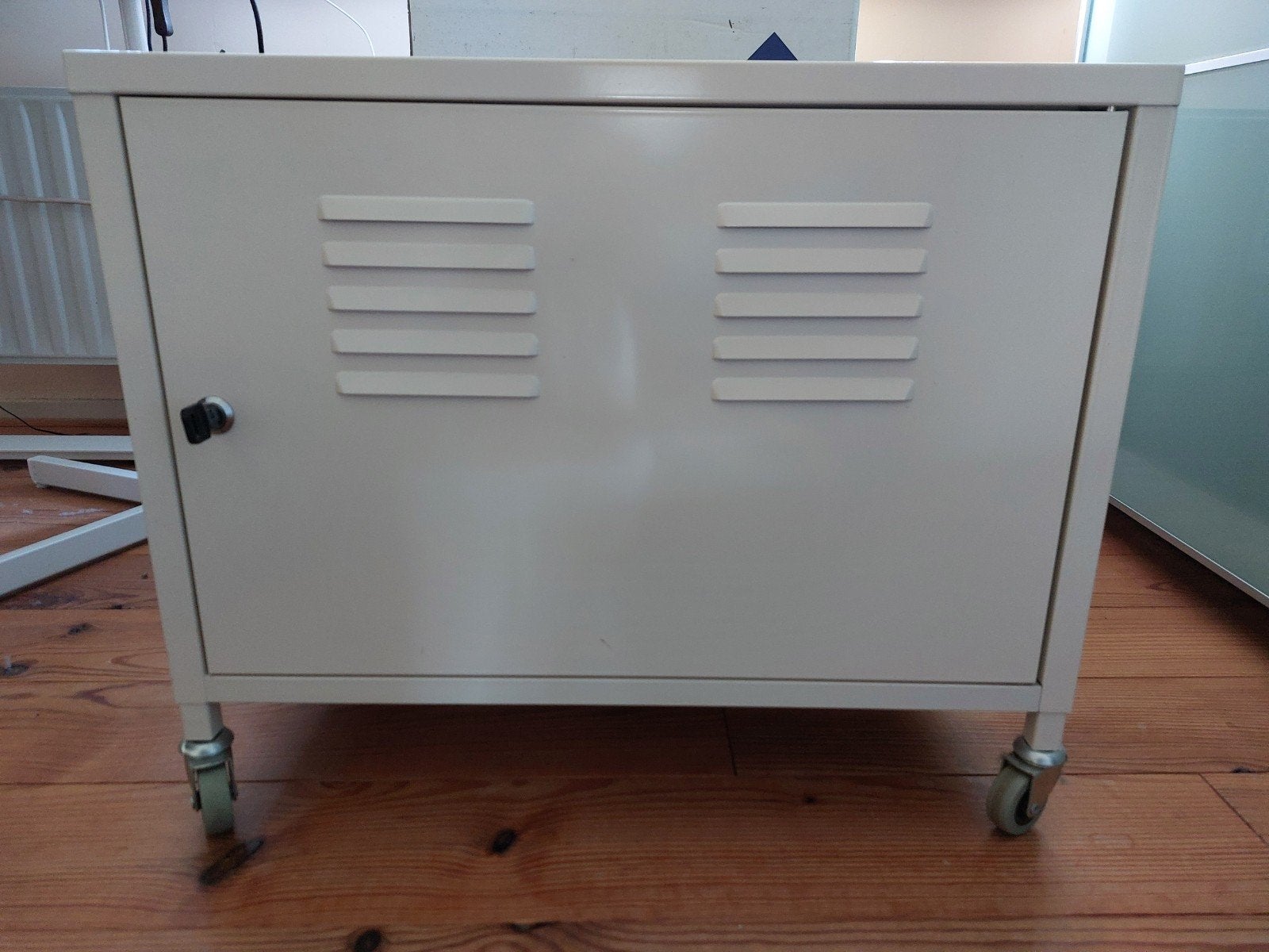2 Ikea lockerkastjes op wielen, metaal, wit, Ophalen, Gebruikt