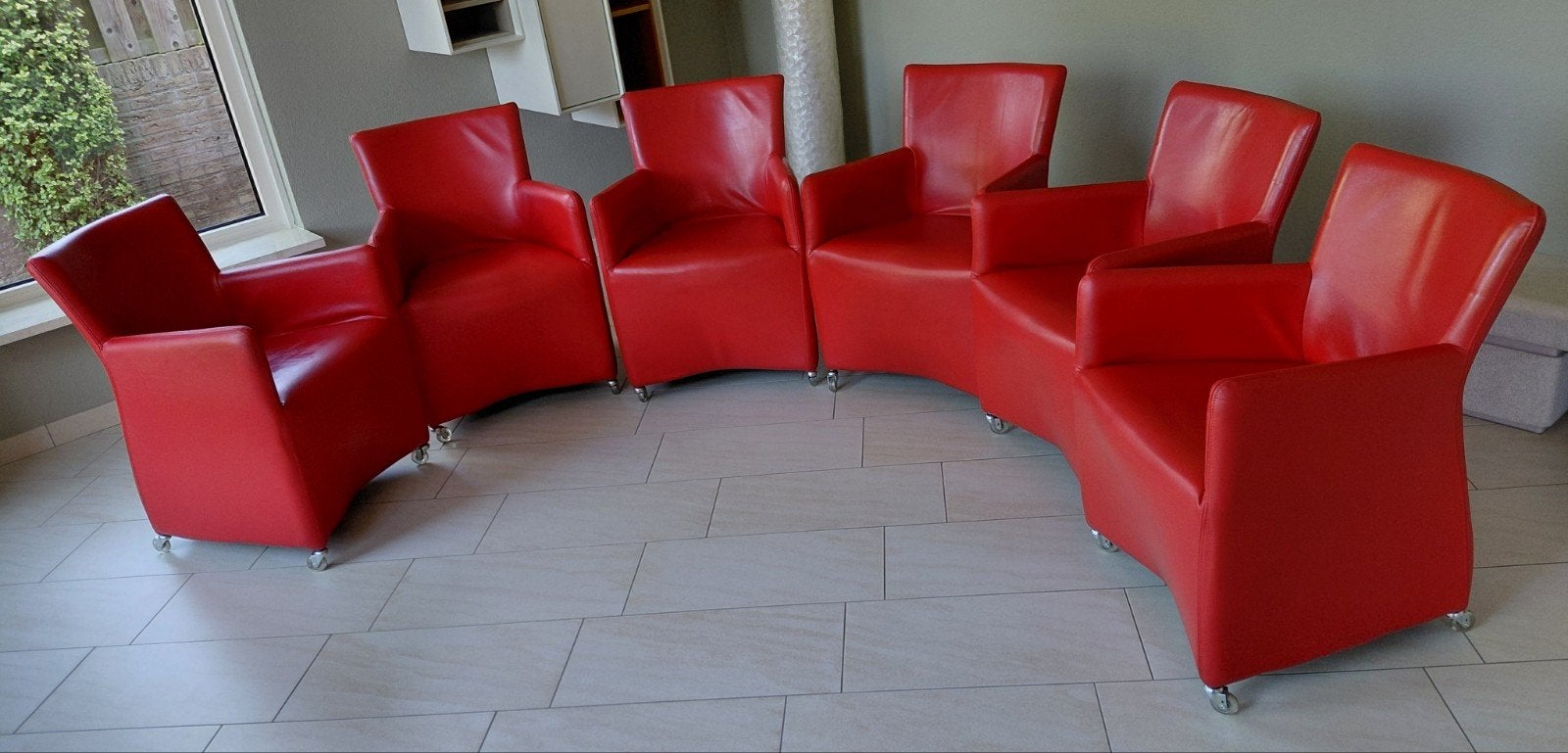 6 Rode Leren Eetkamerstoelen op Wieltjes. i,g,staat, Ophalen of Verzenden, Gebruikt, Rood, Leer