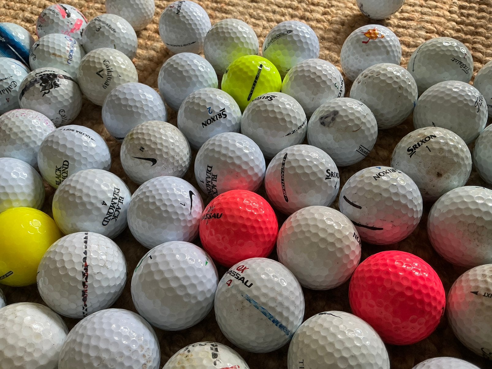 Mix golfballen - Field finds, Sport en Fitness, Golf, Ophalen of Verzenden, Zo goed als nieuw, Bal(len)