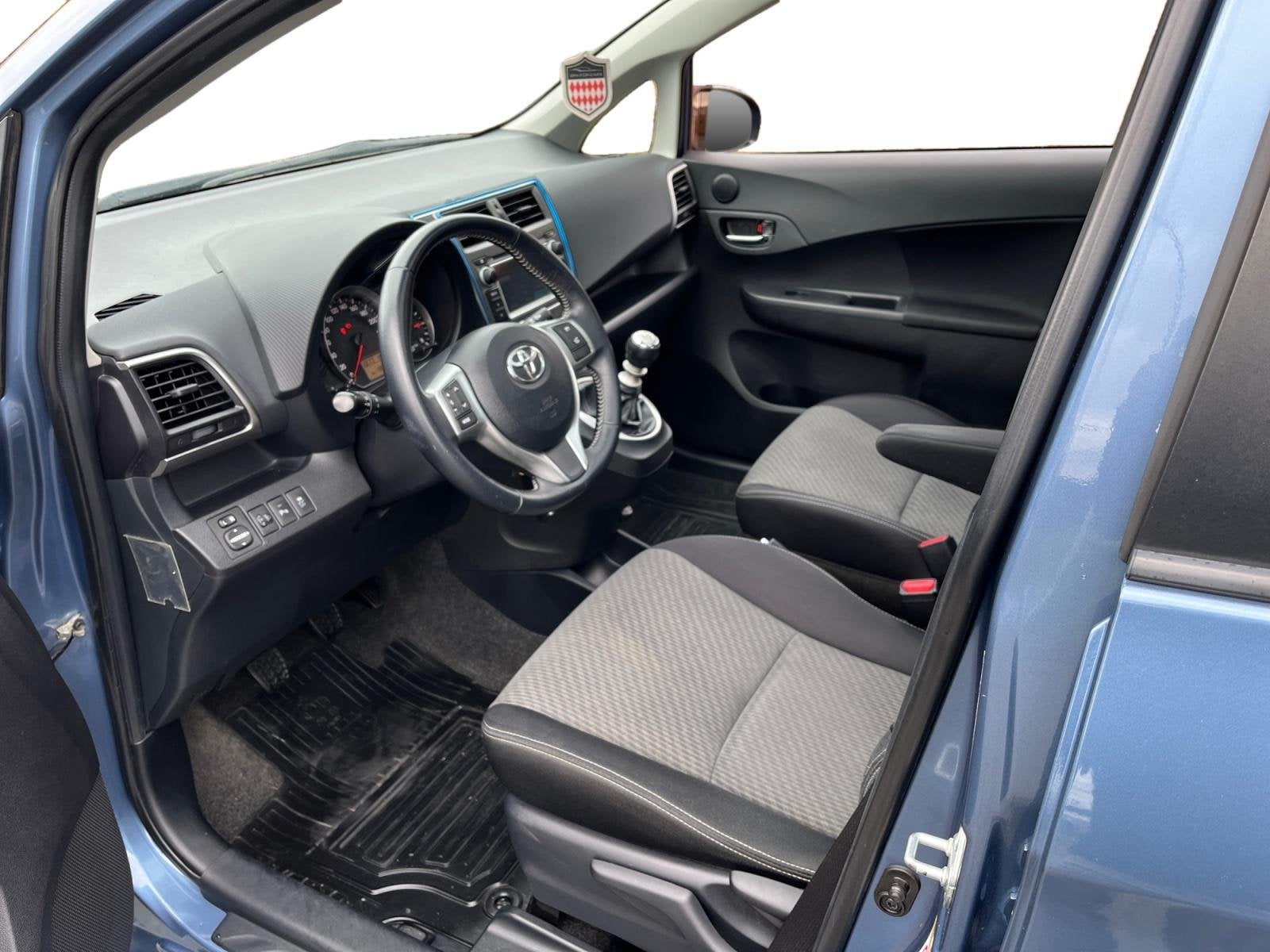 Toyota Verso-S 1.3 VVT-i Dynamic | Achteruitrij Camera | Pan, Auto's, Voorwielaandrijving, Stof, Gebruikt, Zwart
