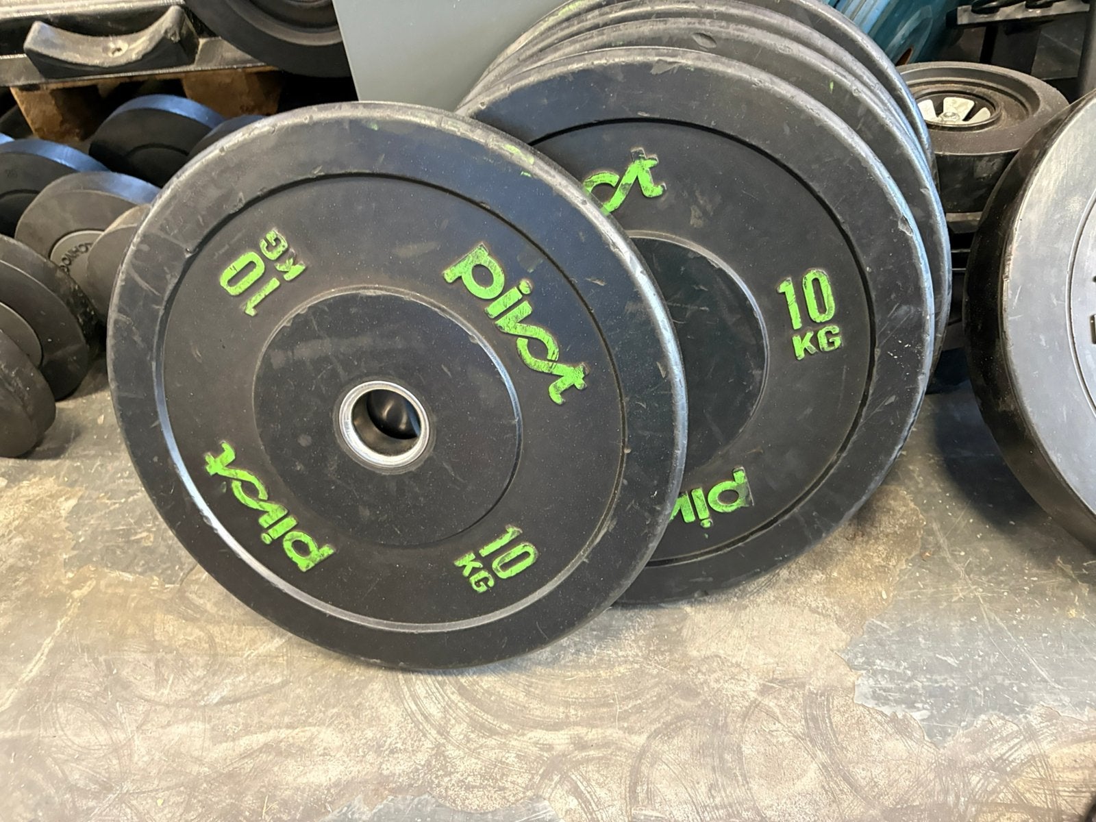 2 x 10 kg bumperplates pivot olympische halter schijven, Ophalen, Halterschijven, Gebruikt, Bumper plates
