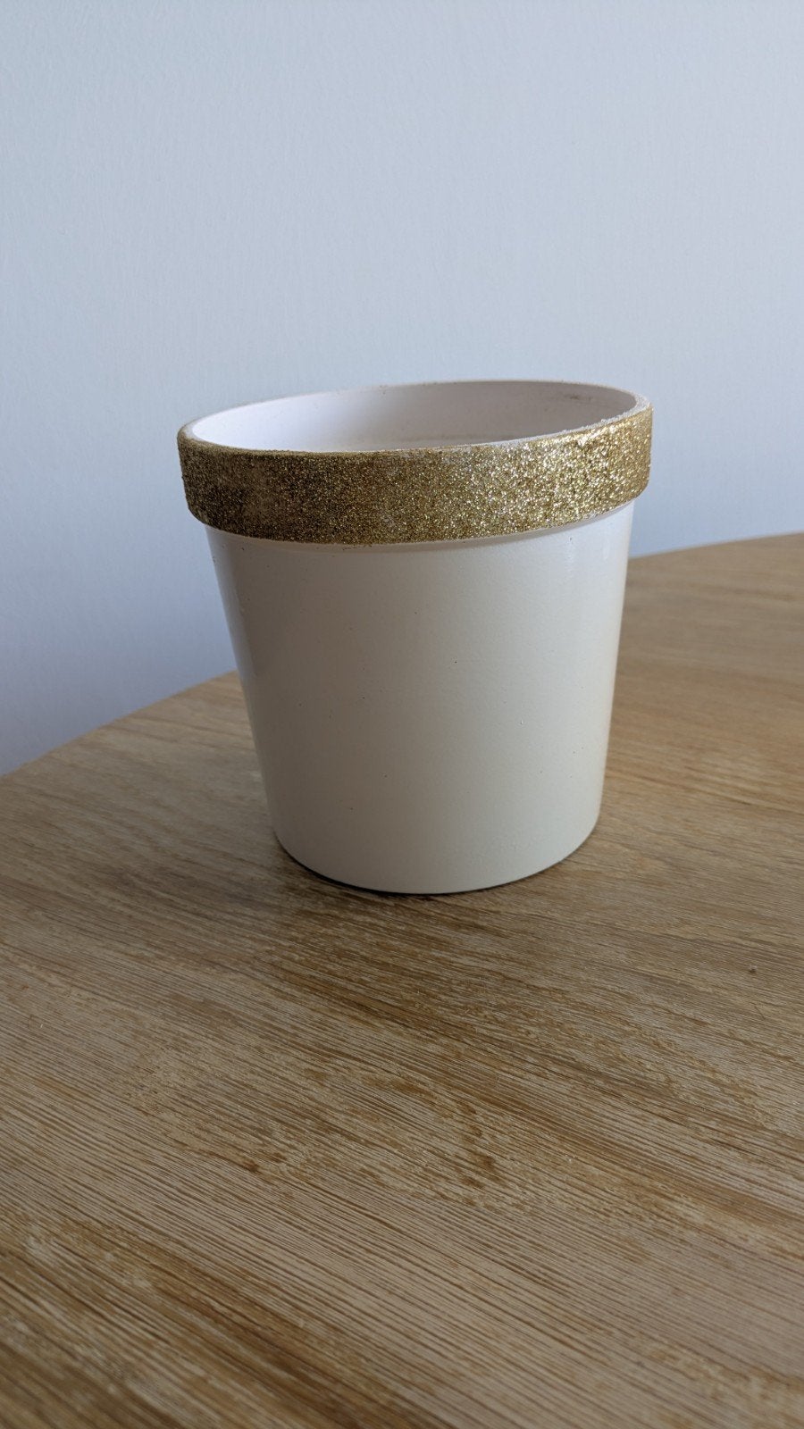 Witte bloempot met gouden glitterrand, Rond, Binnen, Ophalen of Verzenden, Zo goed als nieuw