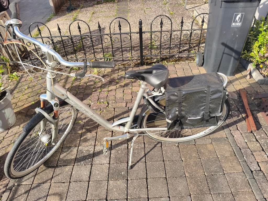 Trek L300 damesfiets met fietstas, Fietsen en Brommers, Ophalen, Gebruikt, Overige merken, Versnellingen