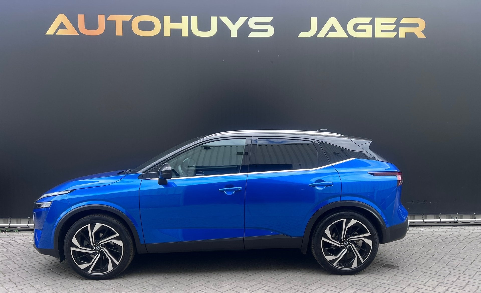 Nissan Qashqai 1.3 MHEV Tekna Plus Pano H&U Stoelmassage Car, Zwart, Blauw, Bedrijf, Qashqai