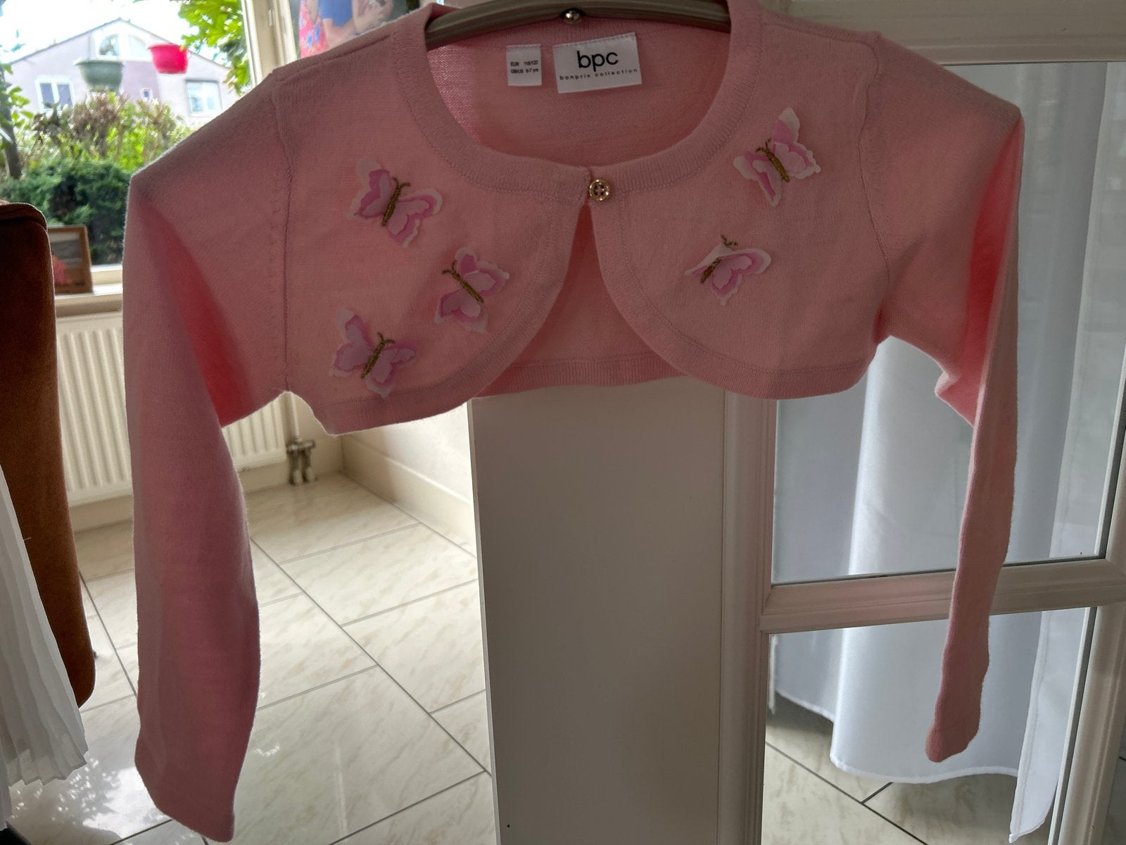 Schattige roze bolero met vlinders, maat 116/122, Ophalen of Verzenden, Zo goed als nieuw, Meisje, Trui of Vest