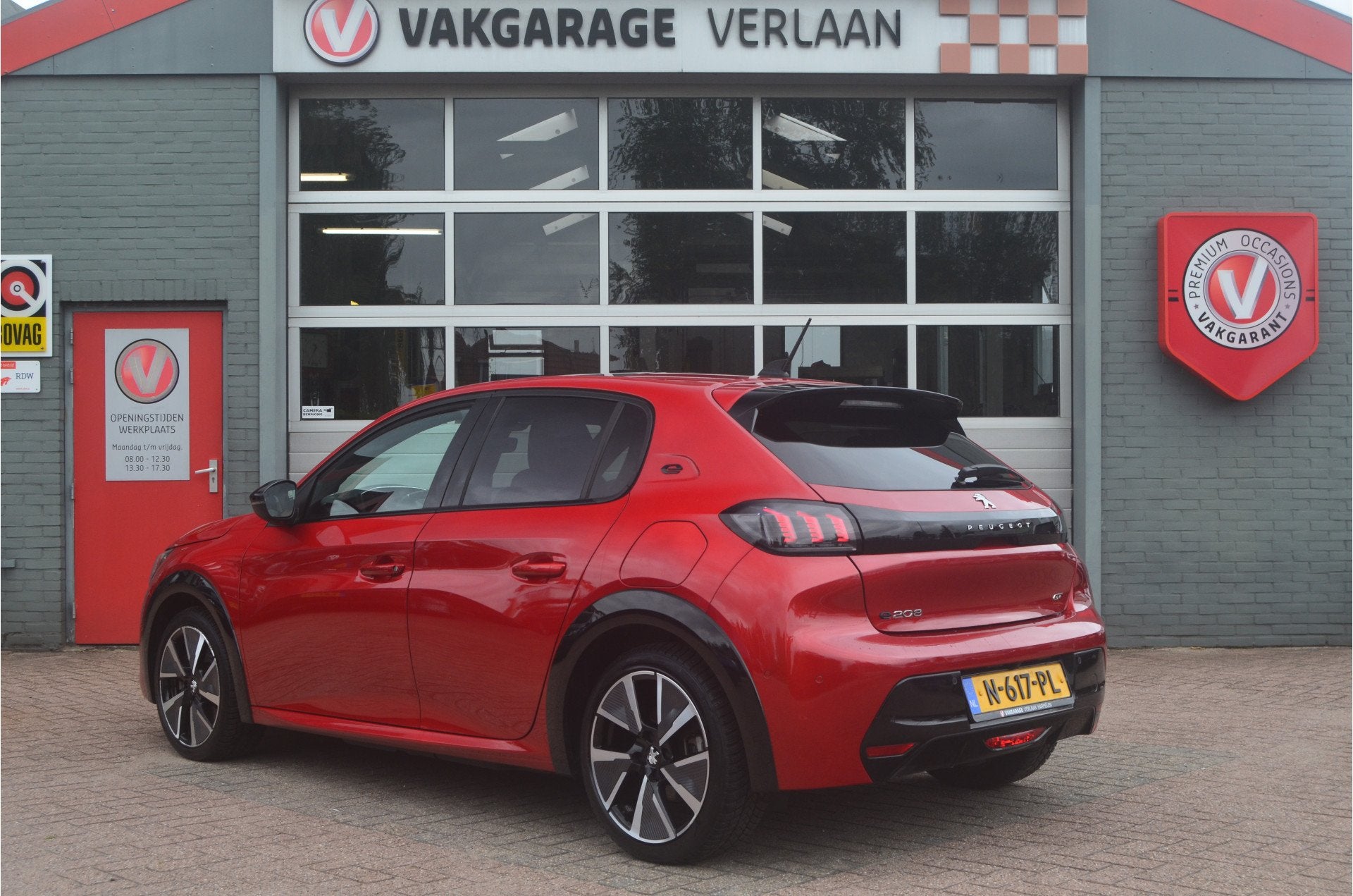Foto 3 van Peugeot e-208 EV GT Pack 50 kWh Panodak Dodehoeks.