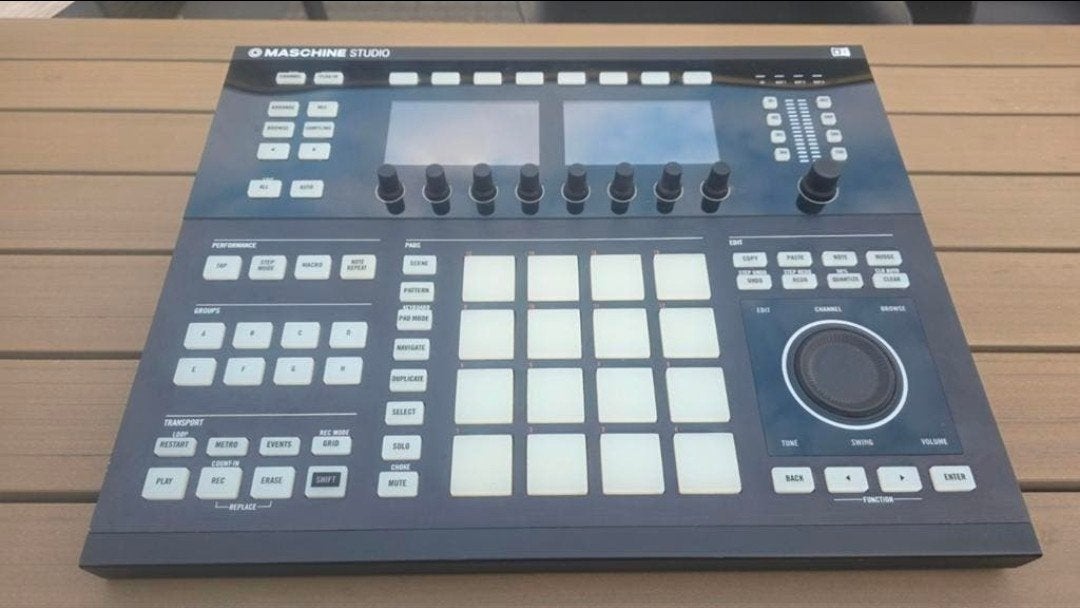 Native Instruments Maschine Studio, Ophalen of Verzenden, Zo goed als nieuw