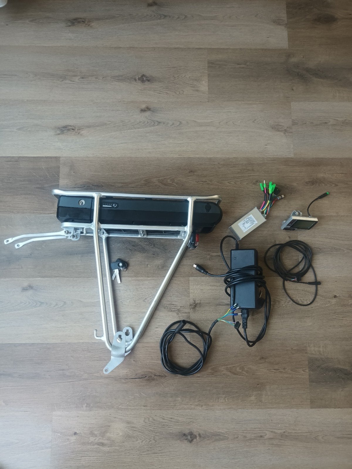 Sundvall 11ah 396wh accu+drager,lader, controller,kabels, Ophalen of Verzenden, Gebruikt