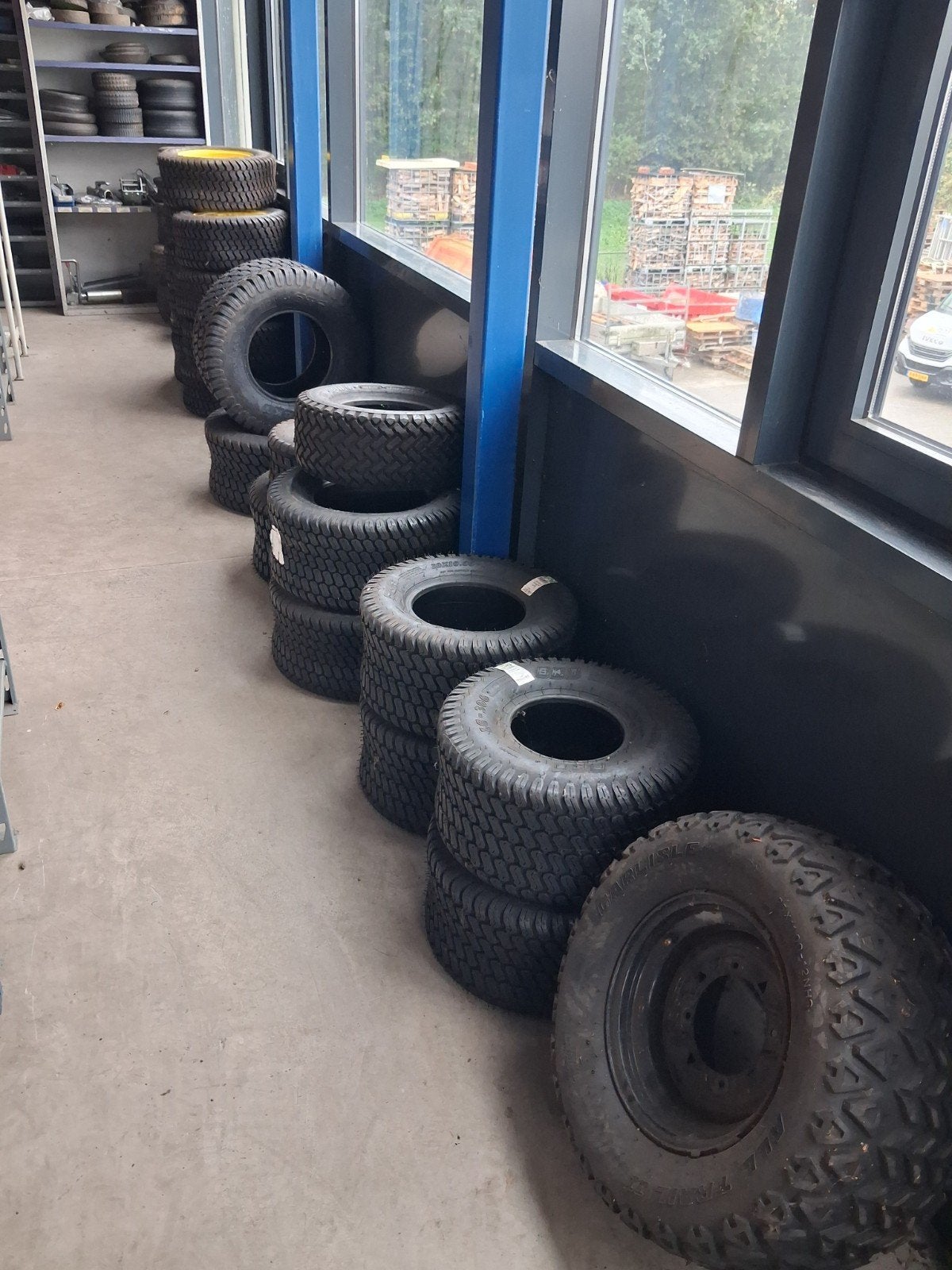 partij  banden zitmaaier minitractor nieuw en   gebruikt, Ophalen, Nieuw