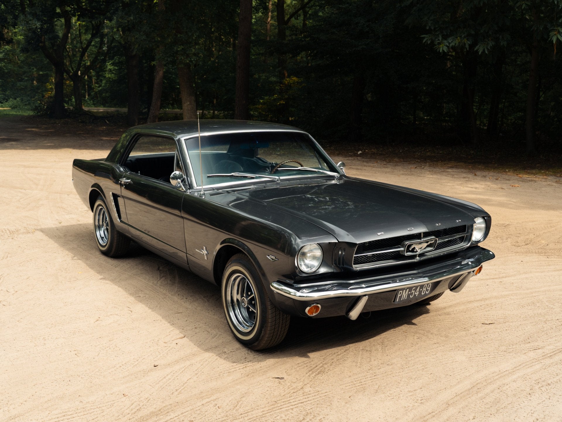Ford Mustang 4.7 V8 (bj 1965, automaat), Auto's, Oldtimers, Automaat, Metallic lak, Zwart, 4 stoelen