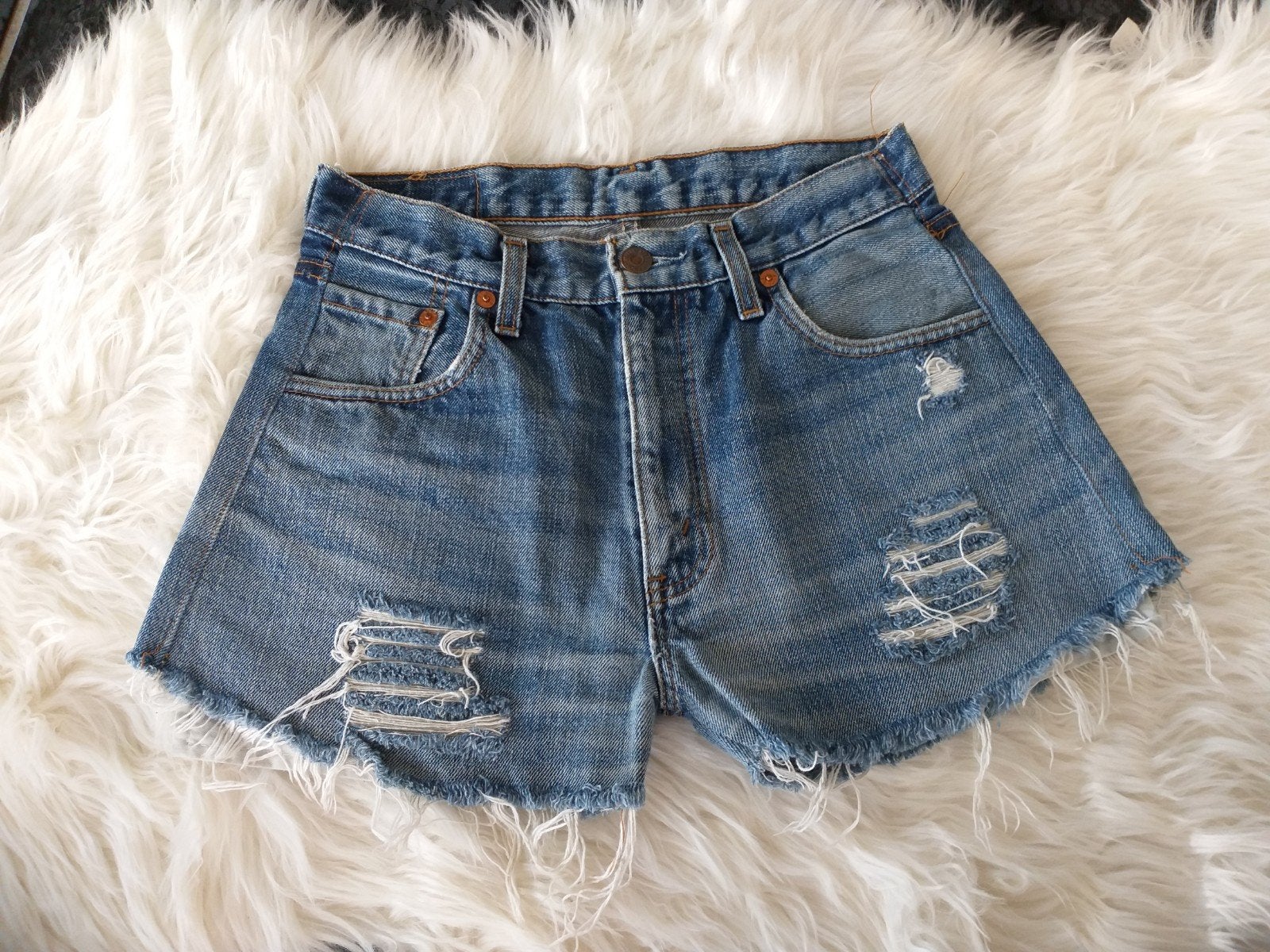 Korte spijkerbroek van Levi's maat XS, Kleding | Dames, Spijkerbroeken en Jeans, Blauw, Ophalen of Verzenden, W27 (confectie 34) of kleiner