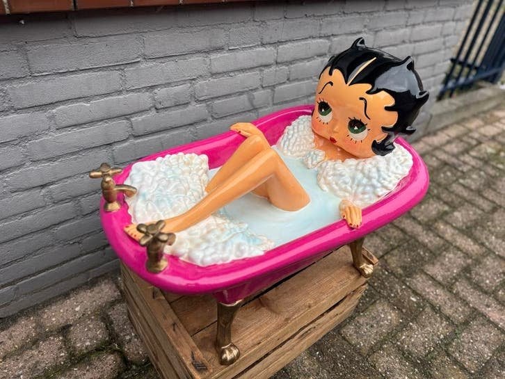 Betty Boop in Badkuip Beeld - Uniek Decoratiestuk, Verzamelen, Beelden en Beeldjes, Zo goed als nieuw, Mens, Ophalen