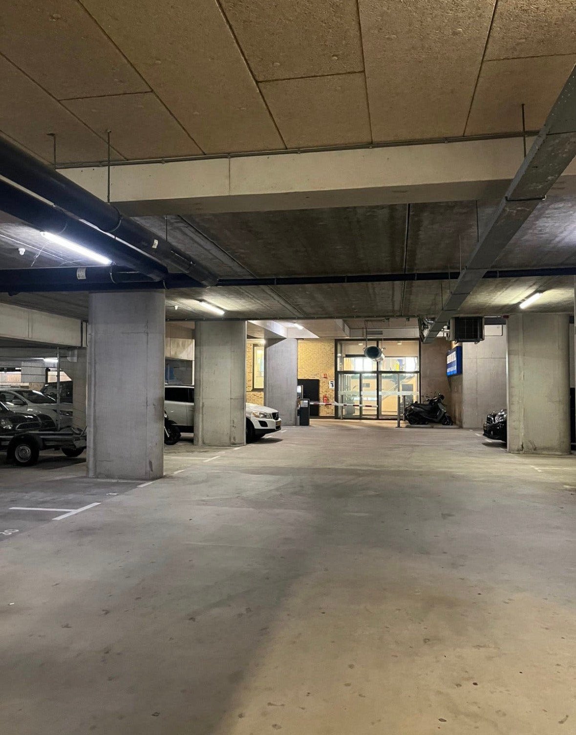 Beveiligde overdekte parkeerplaats – 24/7 toegang, Ophalen of Verzenden