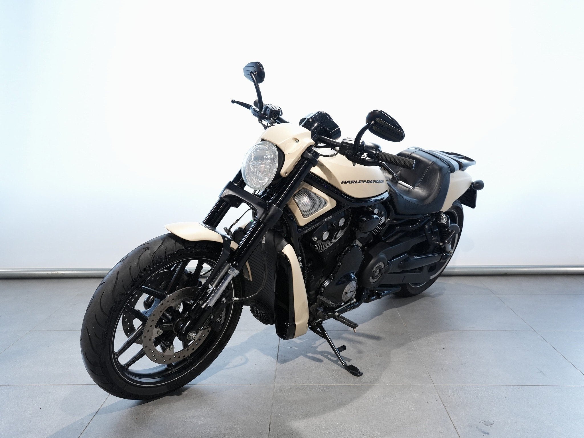 Harley-Davidson NIGHT ROD SPECIAL (bj 2013), Laan van Vredenoord 33
2289 DA  Rijswijk, Chopper, Bedrijf, Meer dan 35 kW