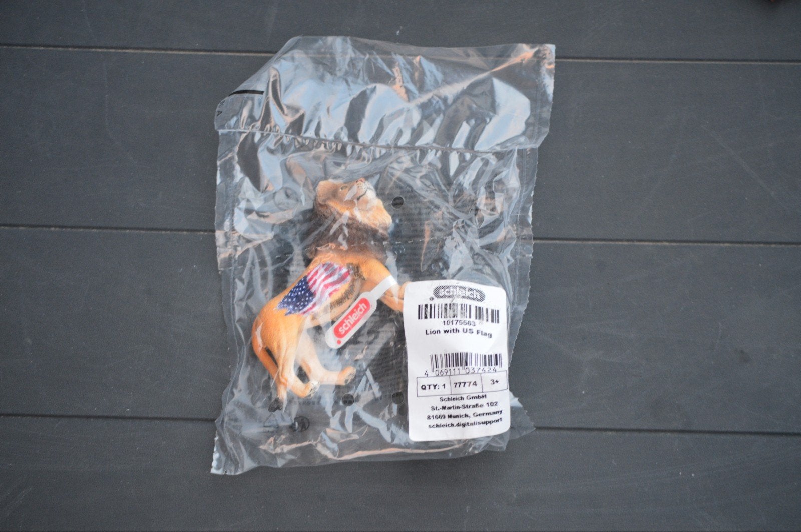 Schleich USA vlag Leeuw exclusive, Verzamelen, Dierenverzamelingen, Ophalen of Verzenden, Nieuw, Wild dier, Beeldje of Figuurtje