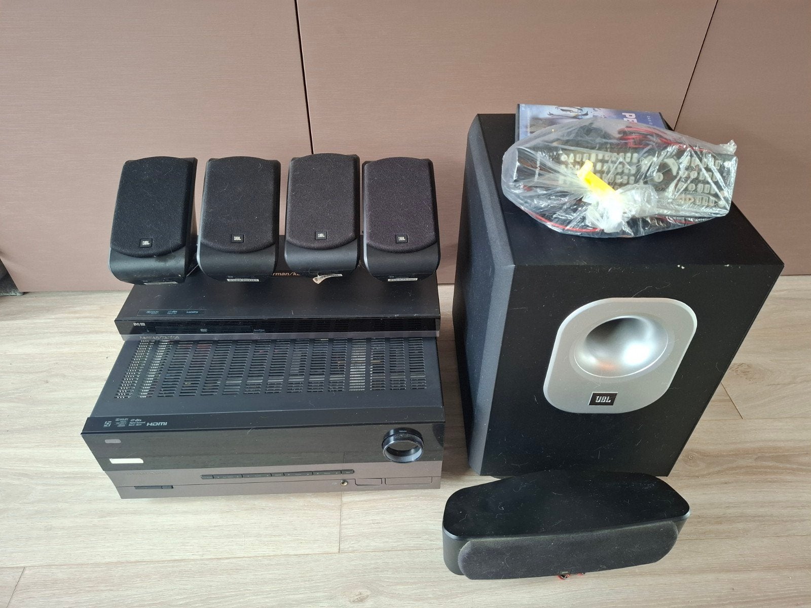 Harman Kardon AVR 2550 met JBL 5.1 Home Cinema Surround Set, Audio, Tv en Foto, Gebruikt, 70 watt of meer, 5.1-systeem, Overige spelers