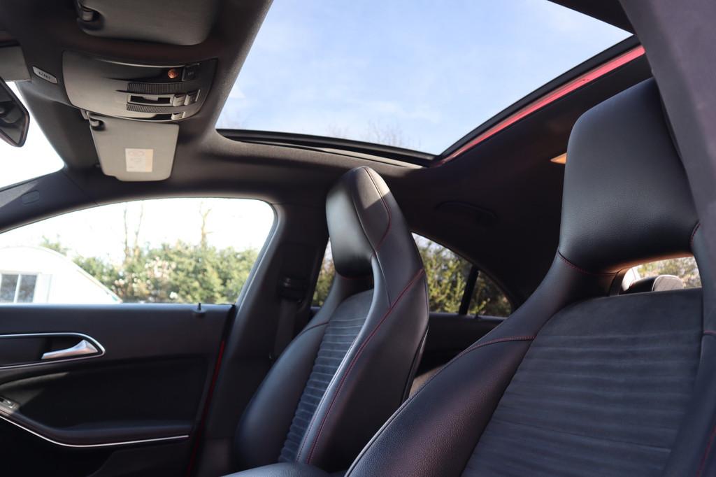 Mercedes-Benz CLA-Klasse 180 AMG | CLA 45 Look | Panoramadak, Voorwielaandrijving, CLA, Gebruikt, 4 cilinders