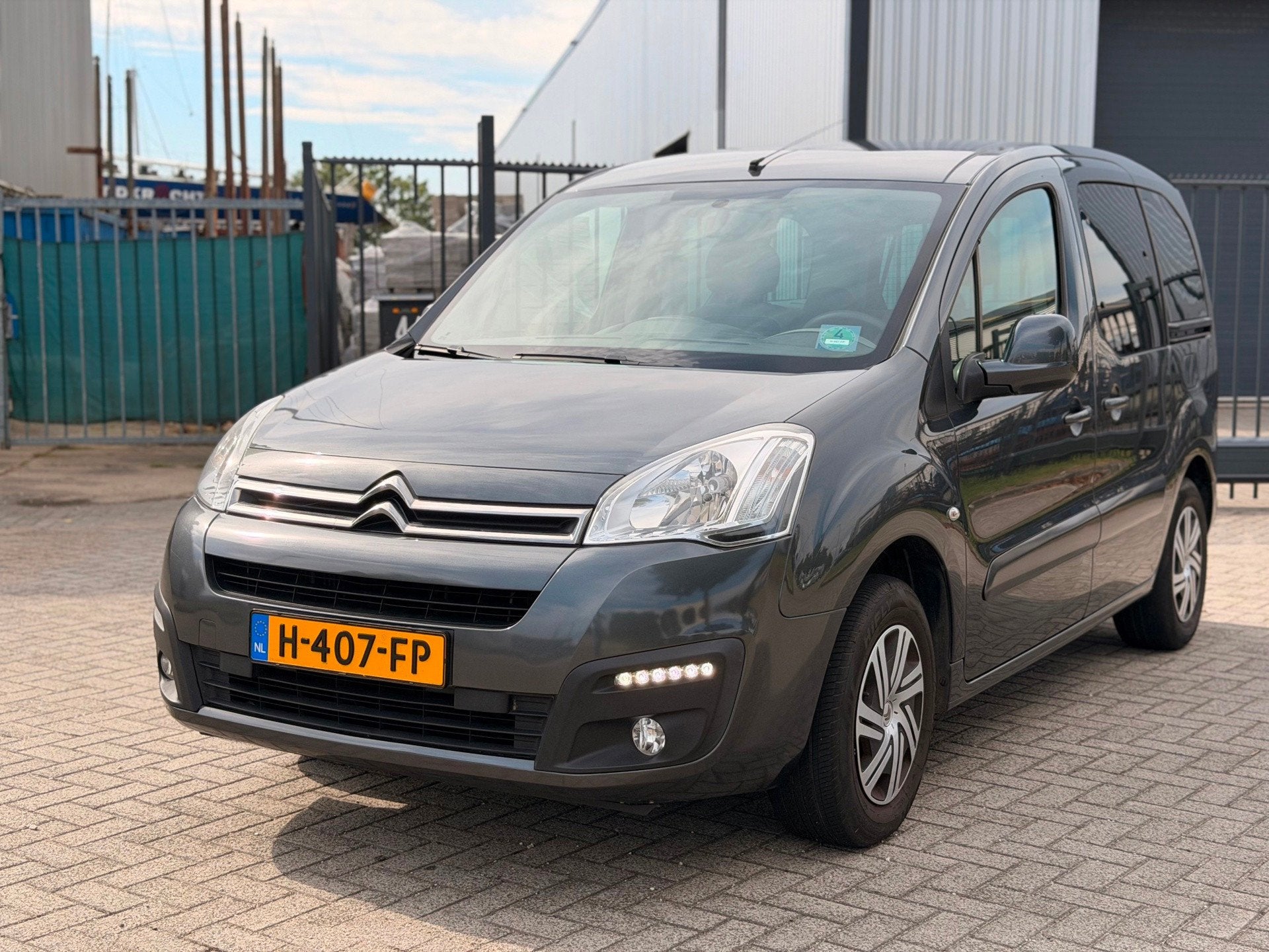 Citroen Berlingo 1.2 PureTech XTR Multispace Clima Elektrisc, Voorwielaandrijving, Gebruikt, 1199 cc, Handgeschakeld