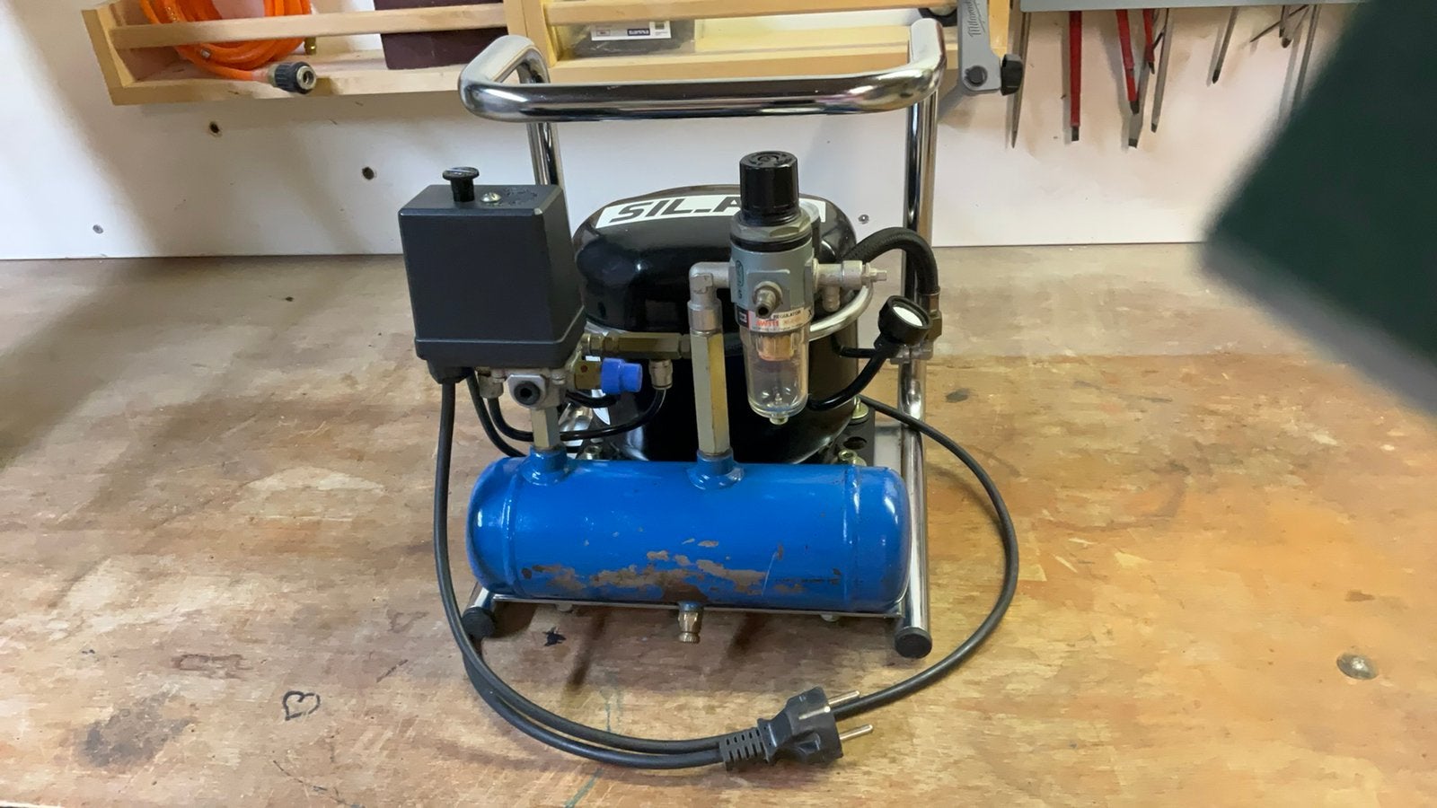 fluisterstille airbrush compressor, Doe-het-zelf en Verbouw, Ophalen, 6 tot 10 bar, Zo goed als nieuw, Minder dan 200 liter/min