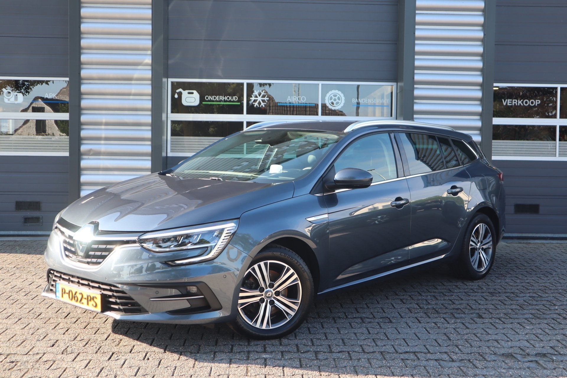 Renault Mégane Estate 1.6 E-Tech Plug-In Hybrid 160 Intens, Auto's, Automatische klimaatregeling, 77 km/l, Gebruikt, 4 cilinders