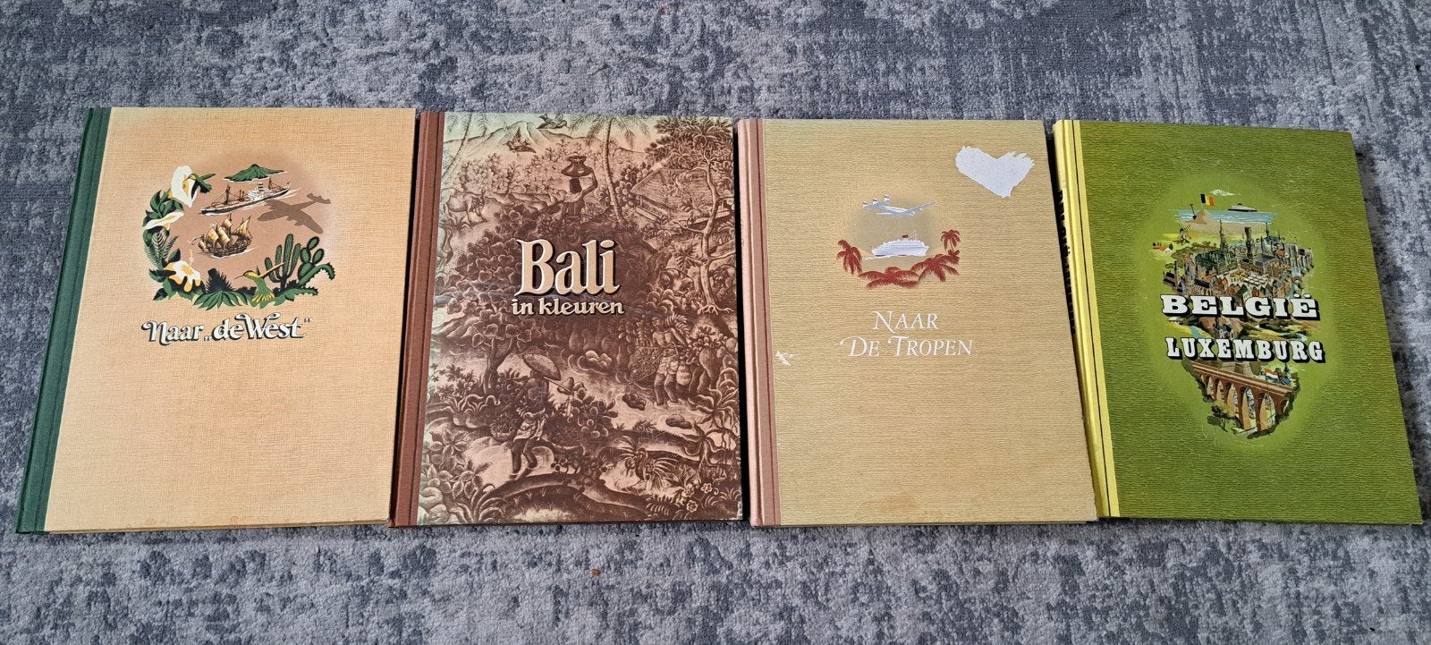 Douwe Egberts Reisboeken Collectie (4 stuks), Boeken, Reisgidsen, Gelezen, Reisgids of -boek, Benelux, Overige merken, Ophalen