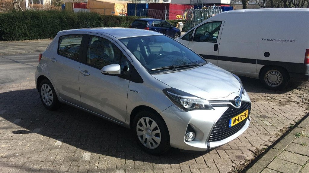 Toyota Yaris 1.5 Full Hybrid CVT 5DR 2016 Grijs, Auto's, Toyota, Particulier, Yaris, ABS, Achteruitrijcamera, Airbags, Airconditioning