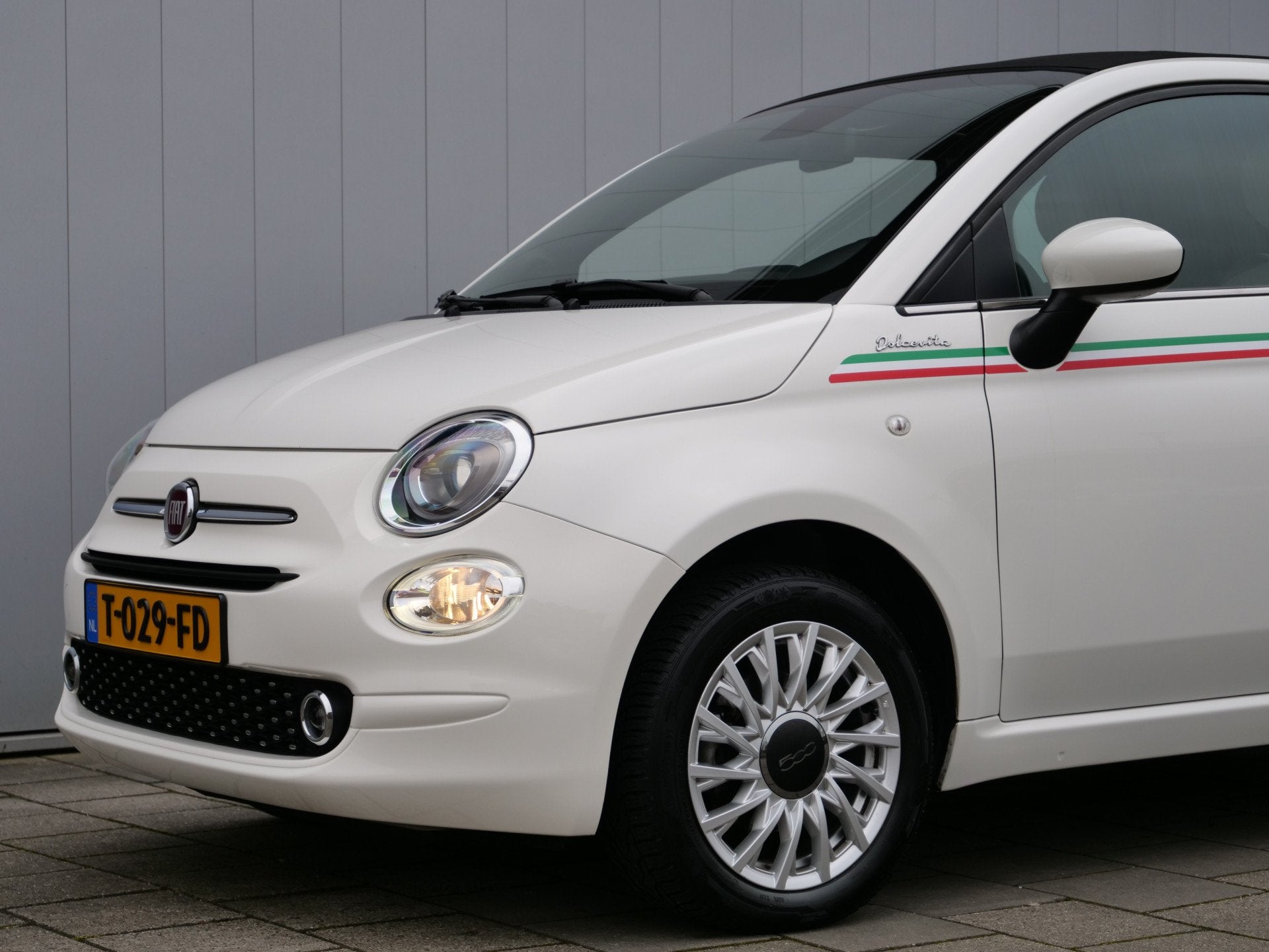 Fiat 500C 1.0 Hybrid Dolcevita 70 Pk DAB / Apple Carplay / P, Auto's, Fiat, Voorwielaandrijving, Cabriolet, 4 stoelen, Leder en Stof