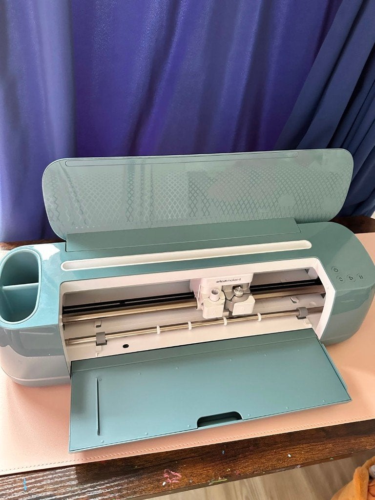 Cricut Maker 4 + Cricut Essentials – Nieuw & ongebruik, Ophalen, Nieuw, Knutselwerk, Cricut