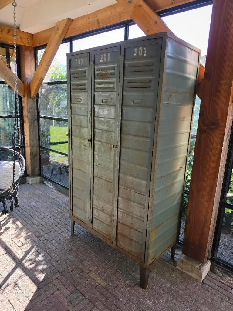 Vintage metal locker kast met 3 deuren, Ophalen of Verzenden, Gebruikt, Industrieel, Vintage, Retro