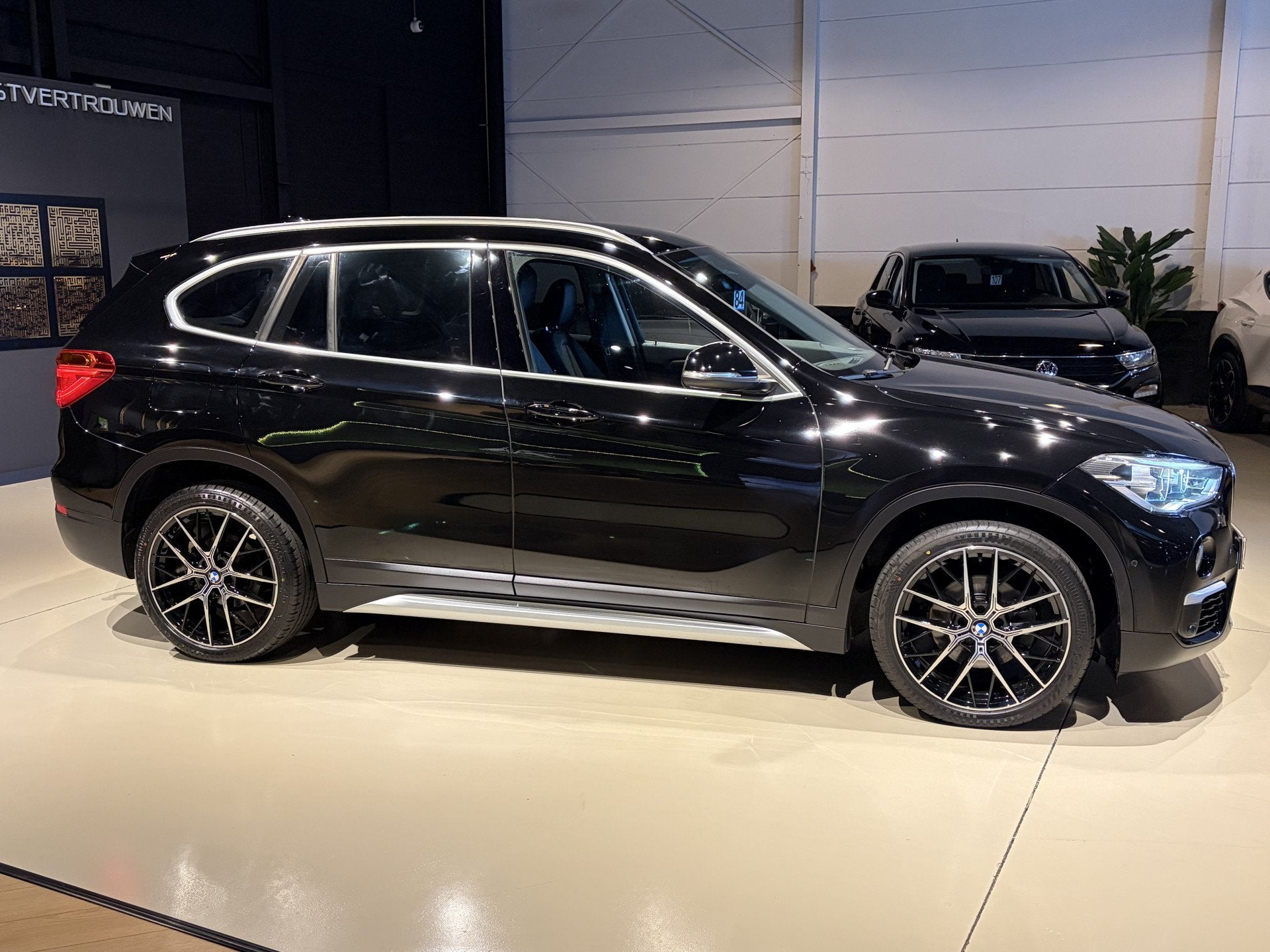 BMW X1 sDrive 1.8i Exe Aut Navi|LED|Cruis|PDC|Camera Zwart, Auto's, BMW, Gebruikt, Huisgarantie, Met garantie (alle), Bedrijf