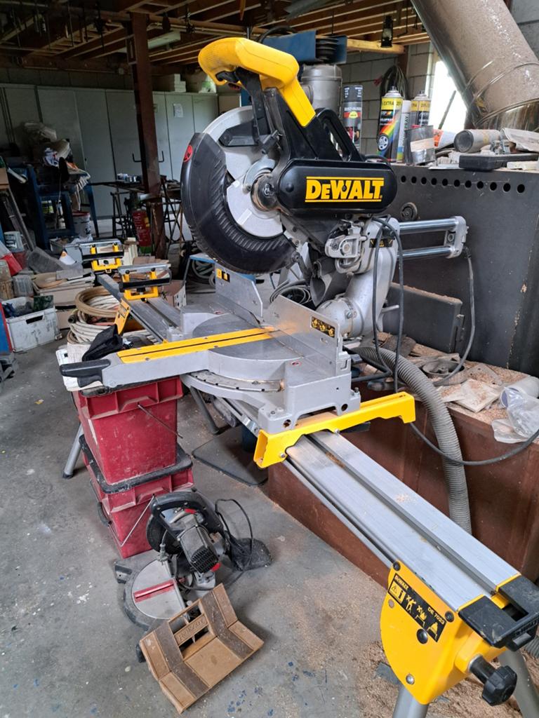 DeWalt DW708-QS Afkortzaag met onderstel + afzuiginstallatie, Ophalen, Gebruikt, DeWalt, 70 mm of meer