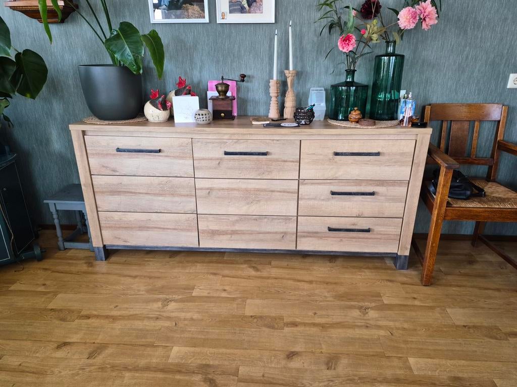 Dressoir en tv-kast, Met plank(en), 150 tot 200 cm, Ophalen of Verzenden, Zo goed als nieuw