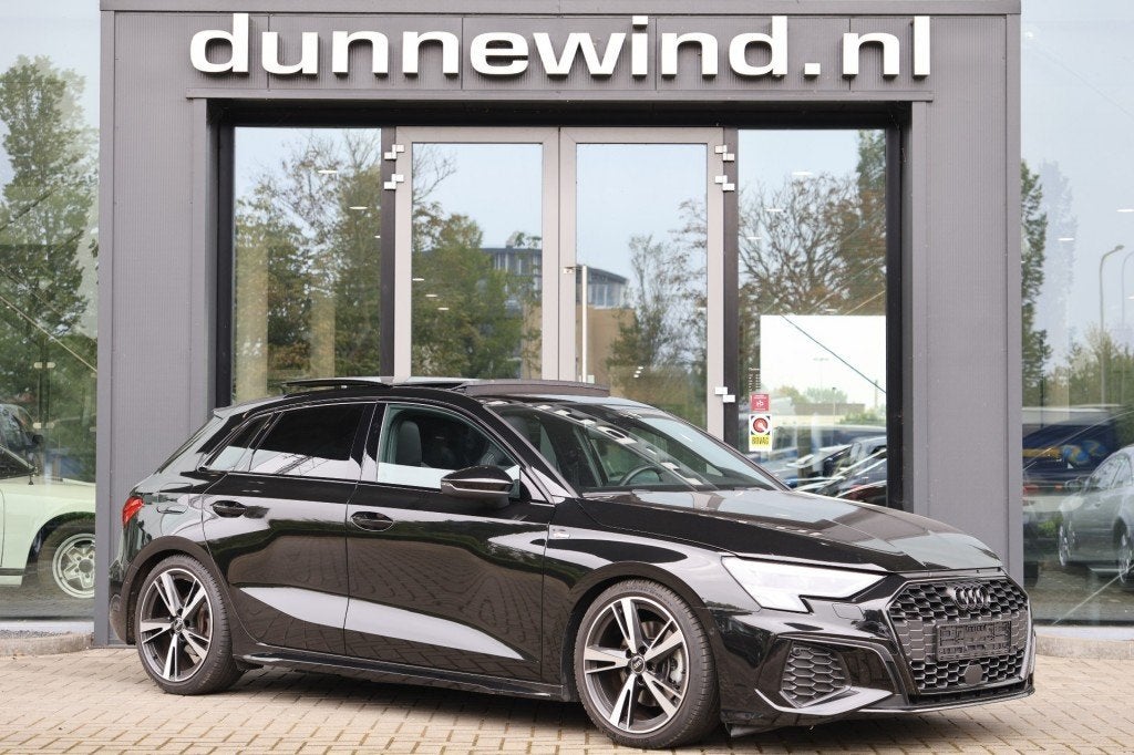 Audi A3 40 TFSI E S LINE *RS-Stoel*KEYLESS*PANO*CARPLAY*ADAP, Auto's, Automaat, Gebruikt, Zwart, Bedrijf