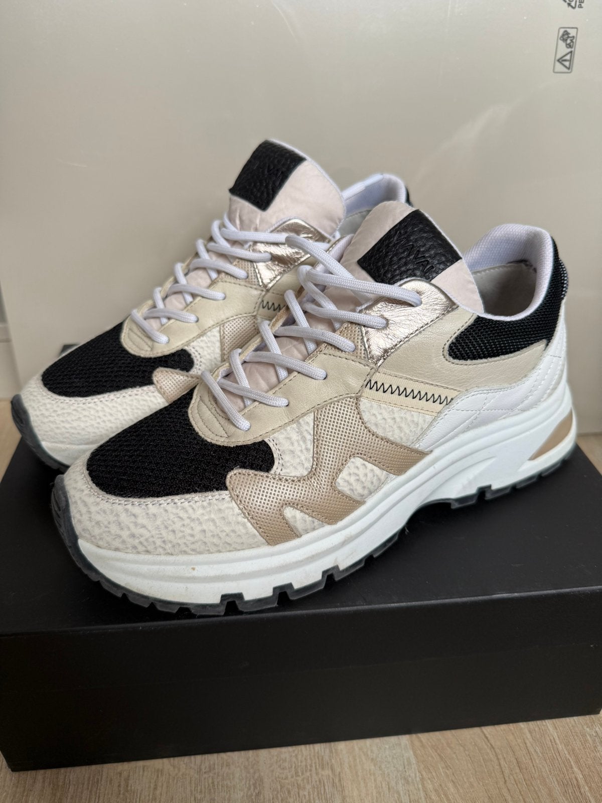 Via Vai Liz Finley - mt 40 - zgan, Ophalen of Verzenden, Zo goed als nieuw, Beige, Sneakers of Gympen