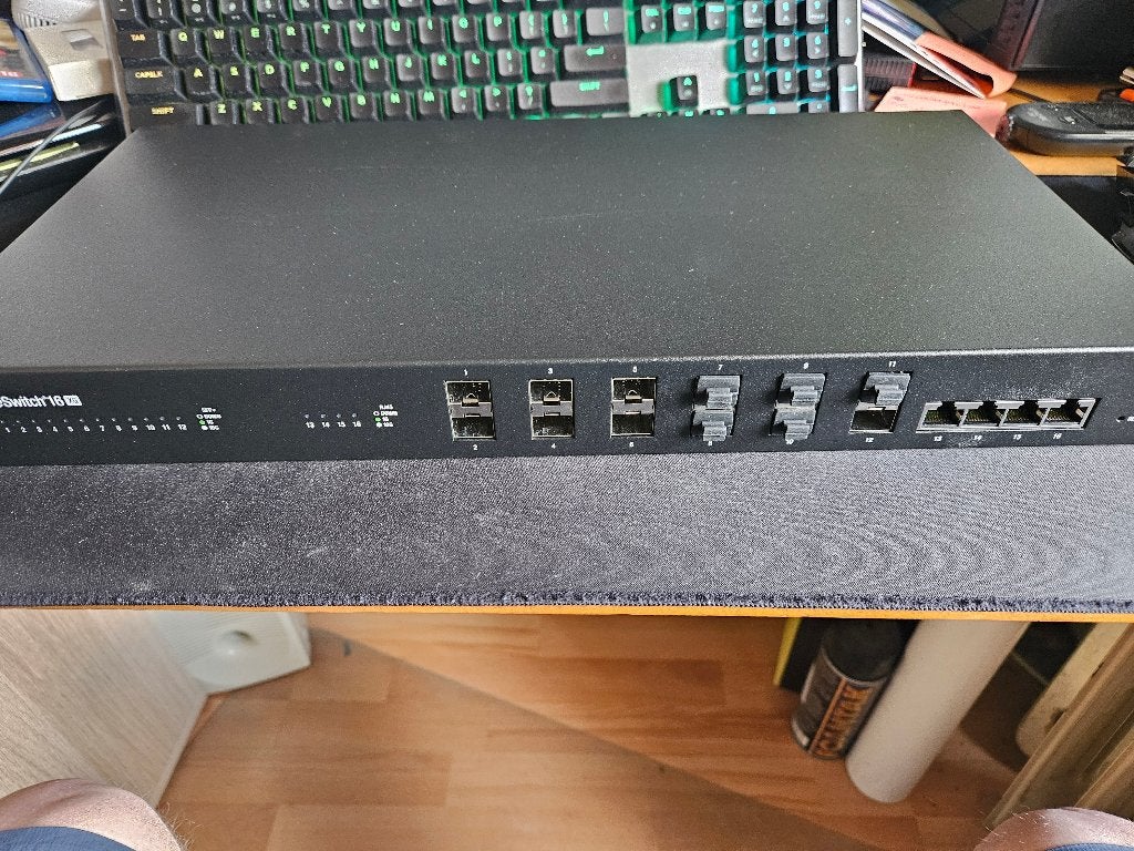 Ubiquiti EdgeSwitch 16, Computers en Software, Netwerk switches, Ophalen of Verzenden, Gebruikt