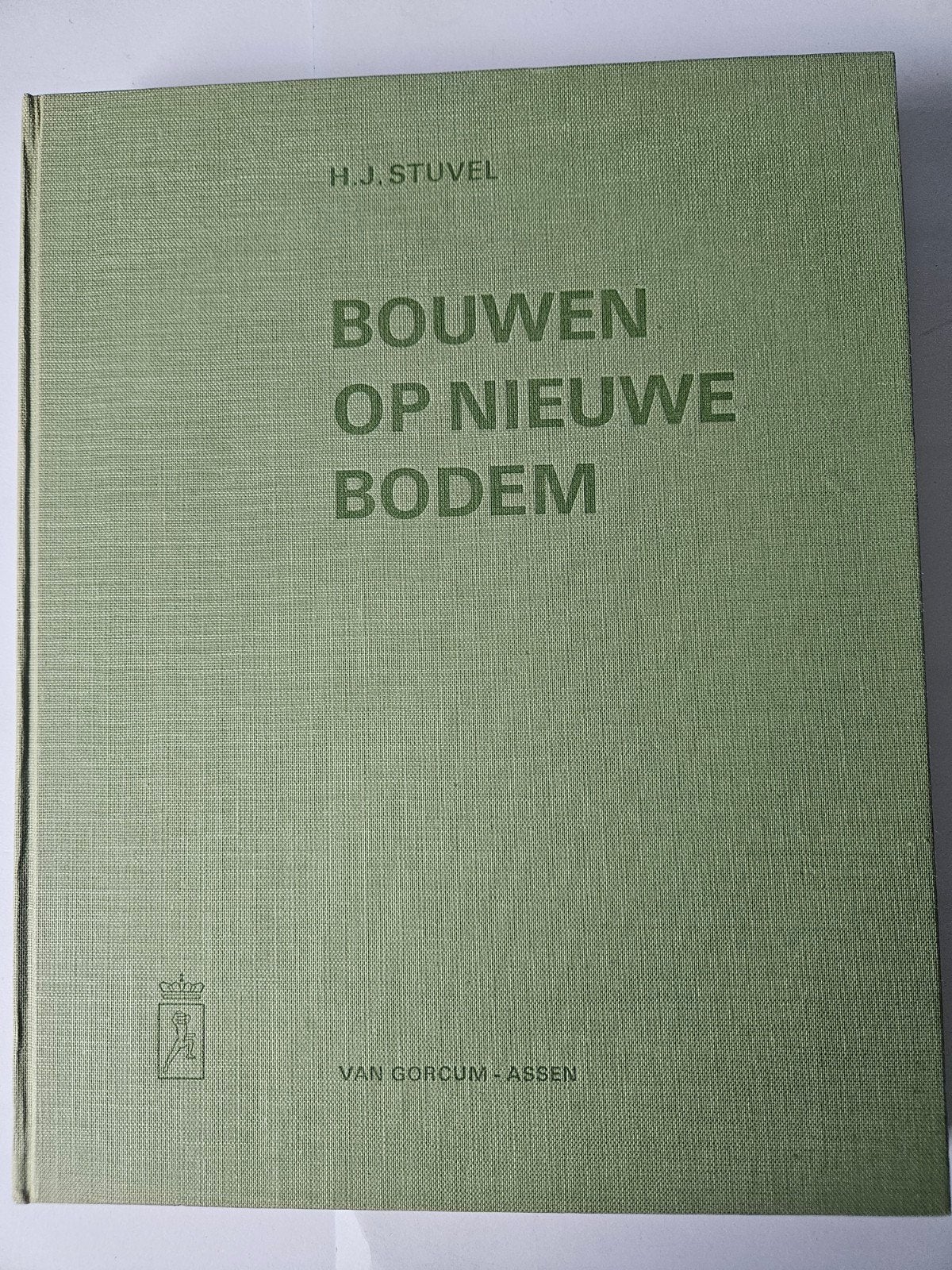 Bouwen op nieuwe bodem  Auteur:Stuvel, Ophalen of Verzenden, Gelezen, 2000 tot heden, Landkaart